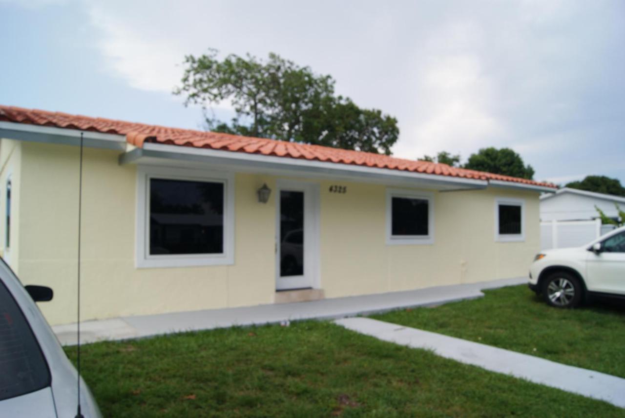 Private Studio Two Miles From Hard Rock Stadium Miami Gardens Extérieur photo